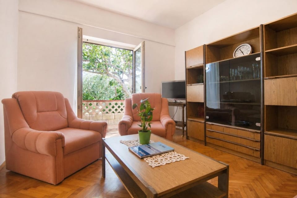 Communal lounge/ TV room, TV and multimedia, Living room