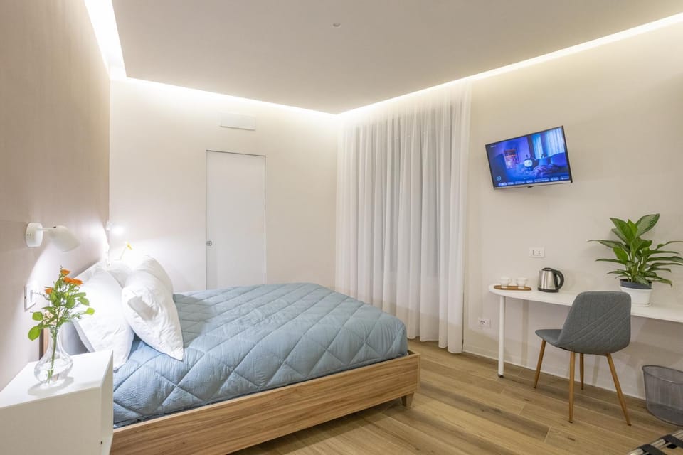TV and multimedia, Photo of the whole room, Bedroom