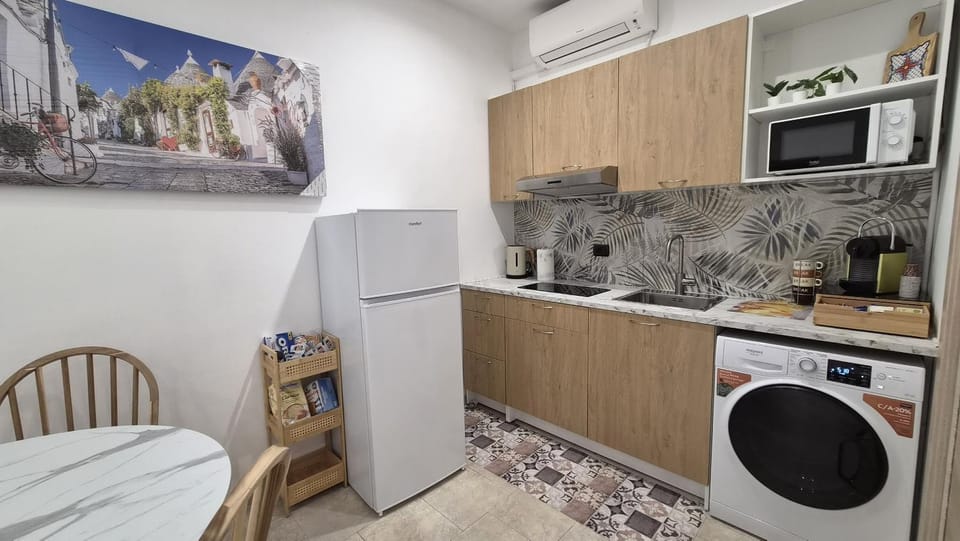 Kitchen or kitchenette, kitchen