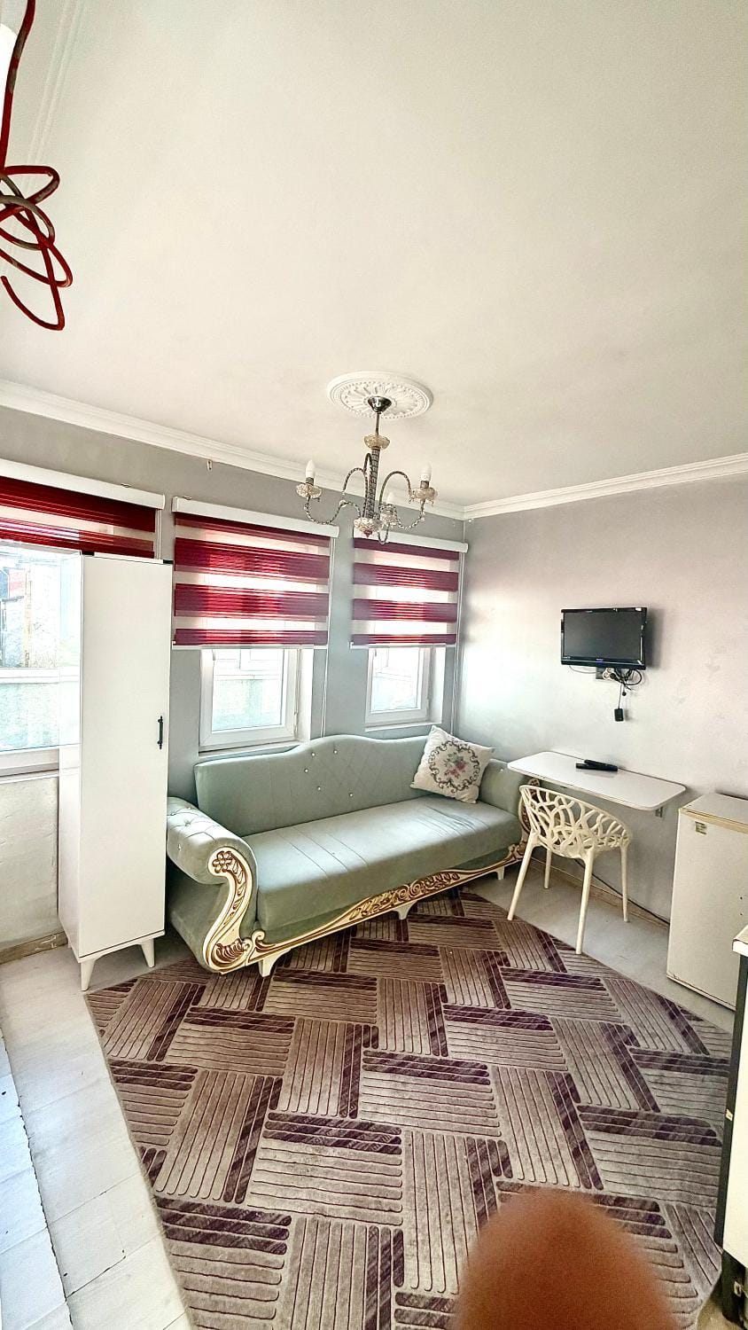 Bed, Living room, Photo of the whole room, Seating area, Bedroom