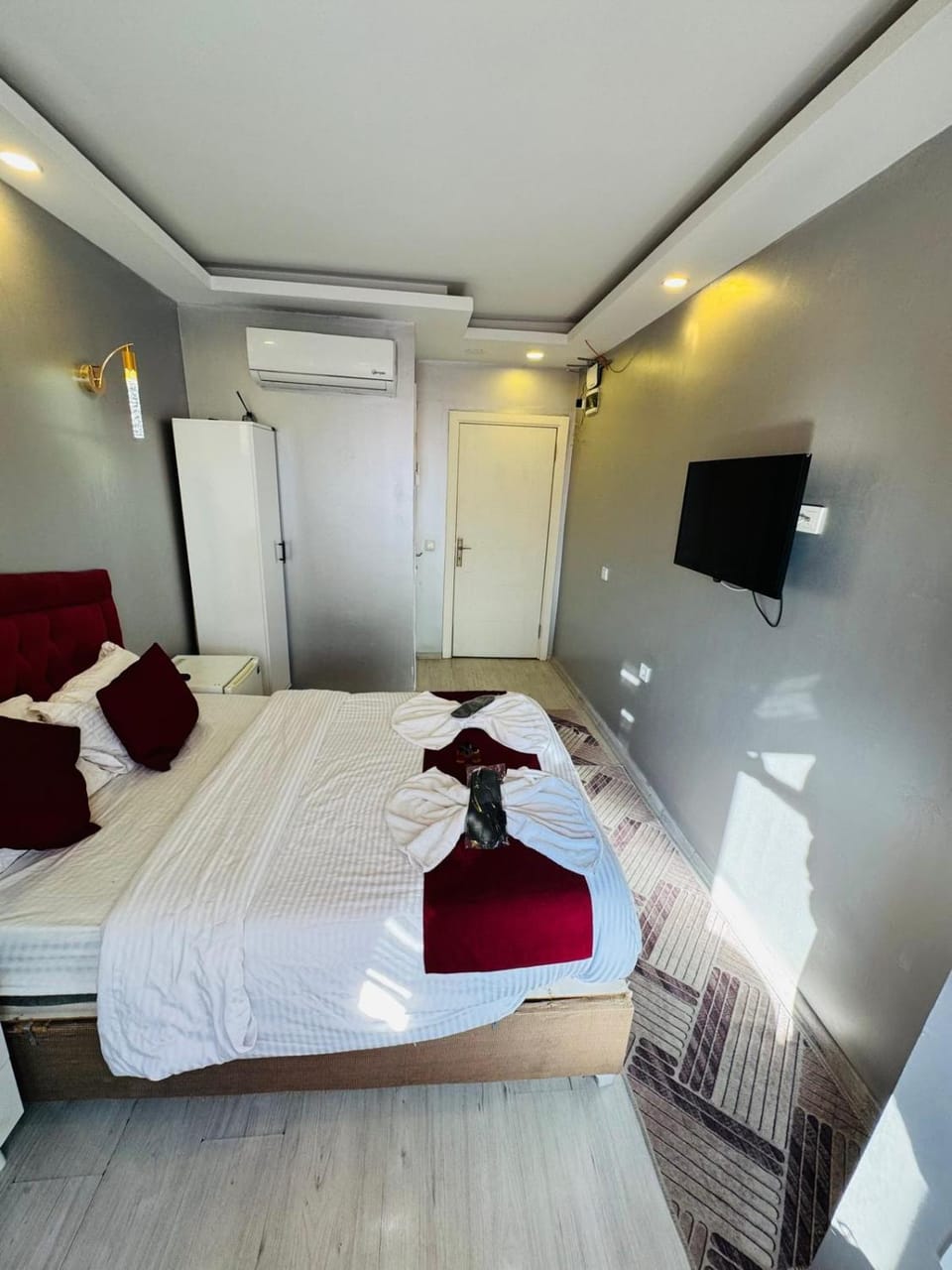 Communal lounge/ TV room, Bed, TV and multimedia, Photo of the whole room, Evening entertainment, Bedroom, towels, wardrobe, air conditioner