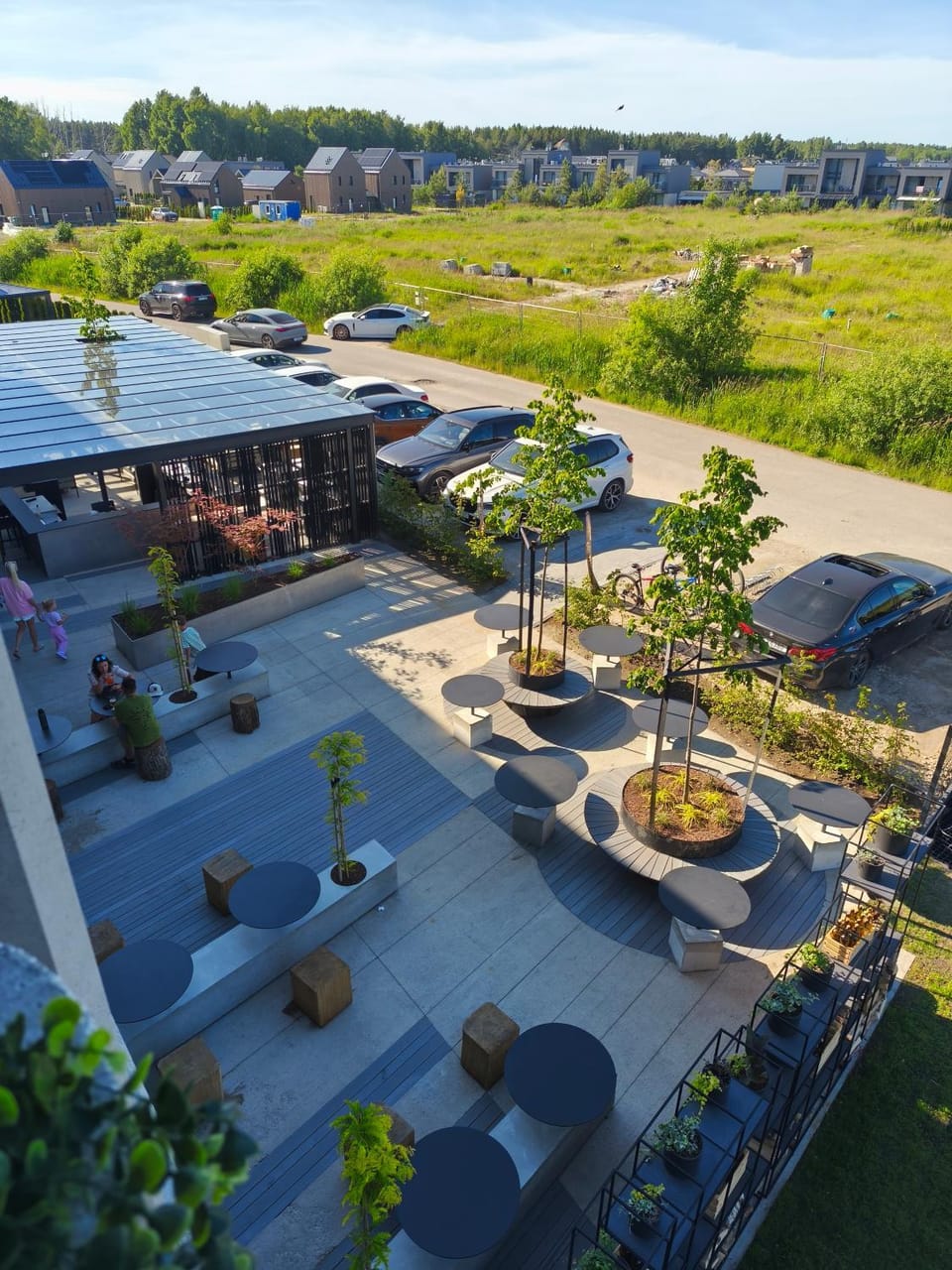 Lounge or bar, Location, Parking