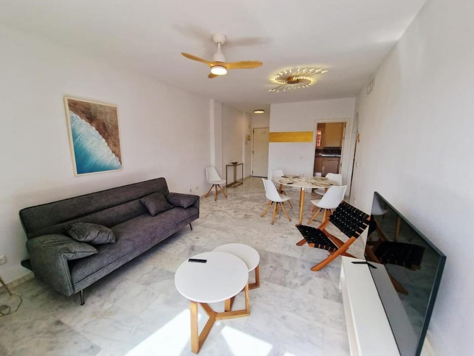 Reserva Rooftop Retreat 2BR Penthouse with Private Rooftop, 2 Pools, Parking & AC Apartment in Marbella