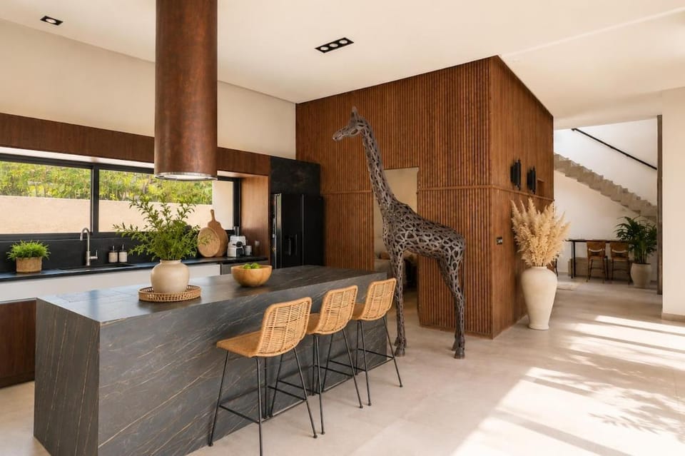 Kitchen or kitchenette, Living room, Dining area