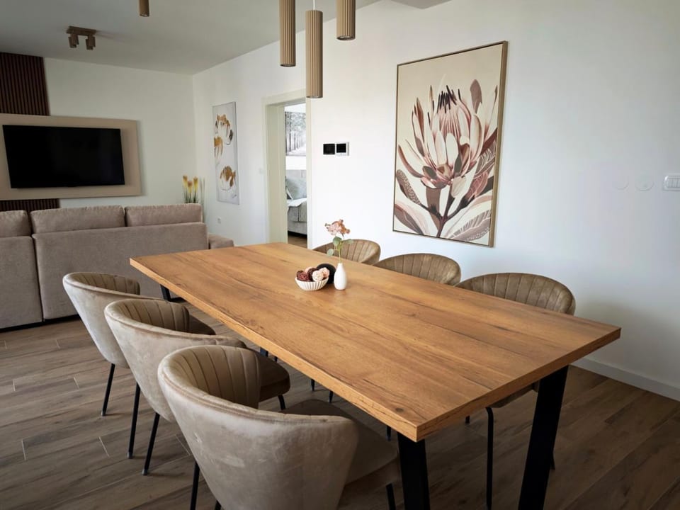 Balcony/Terrace, Seating area, Dining area, air conditioner