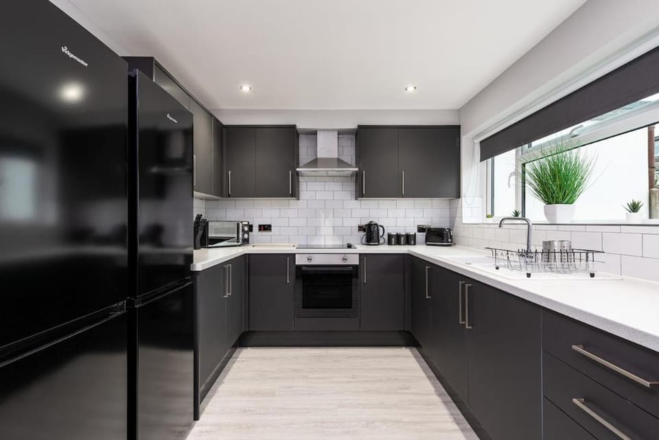 F3 Kitchenette Room with Ensuite, Chatham Apartment in Borough of Swale