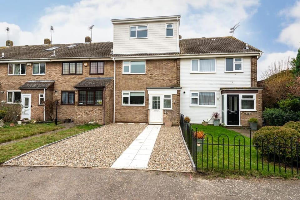 F3 Kitchenette Room with Ensuite, Chatham Apartment in Borough of Swale
