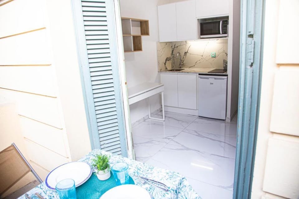 Blue Horizon 3 - AC Terrace 3 min Beach Apartment in Nice