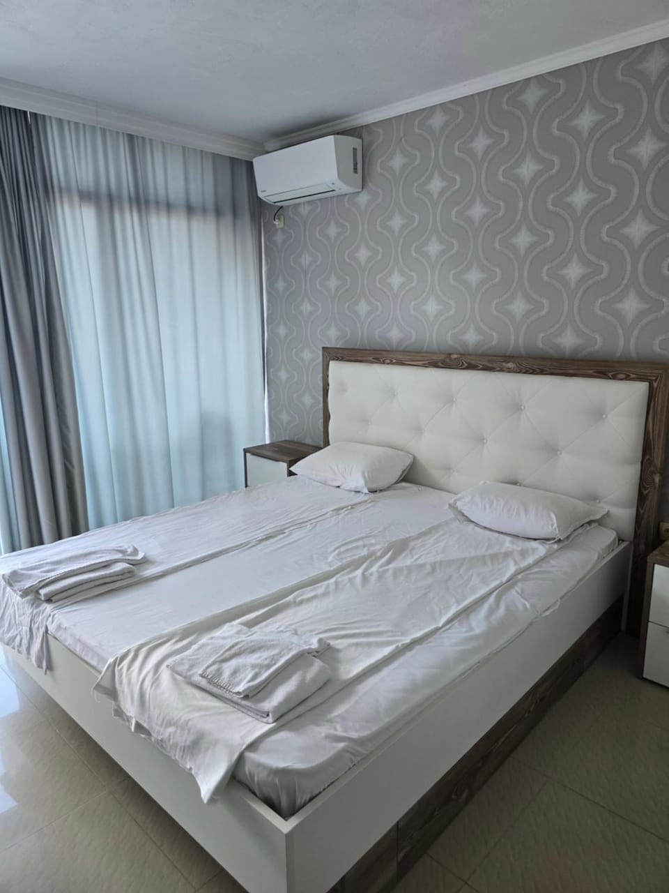 Bedroom, air conditioner