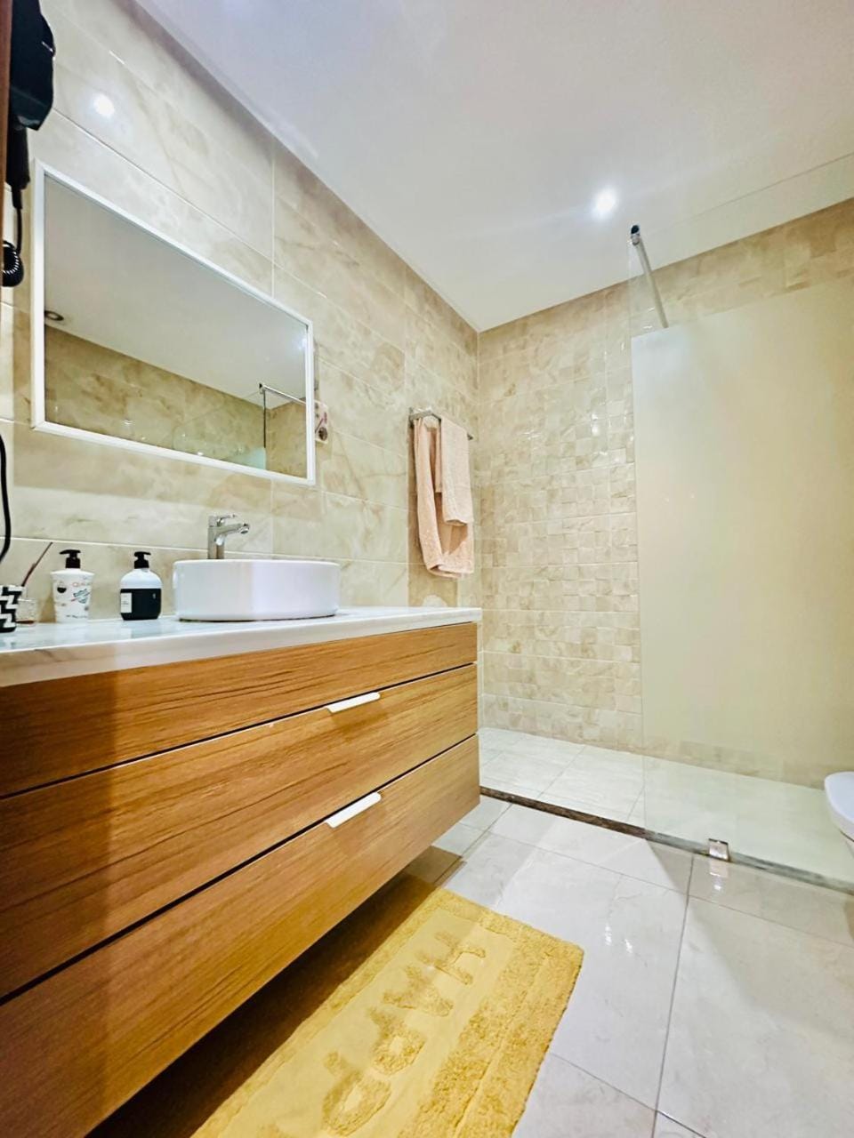Shower, Bathroom, towels