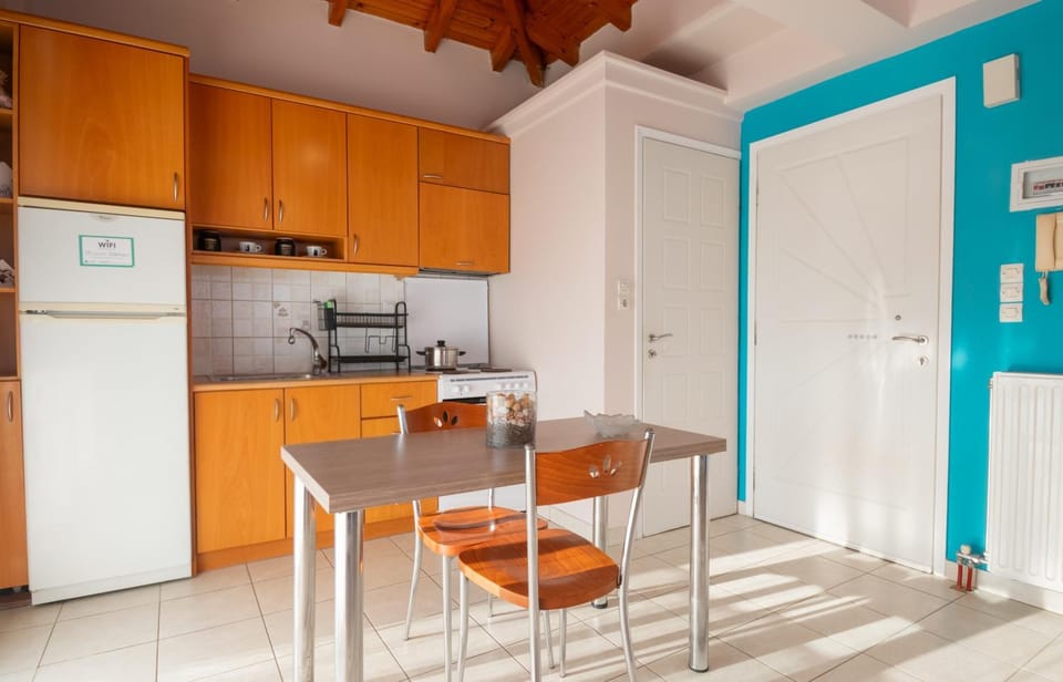 Dining area, kitchen