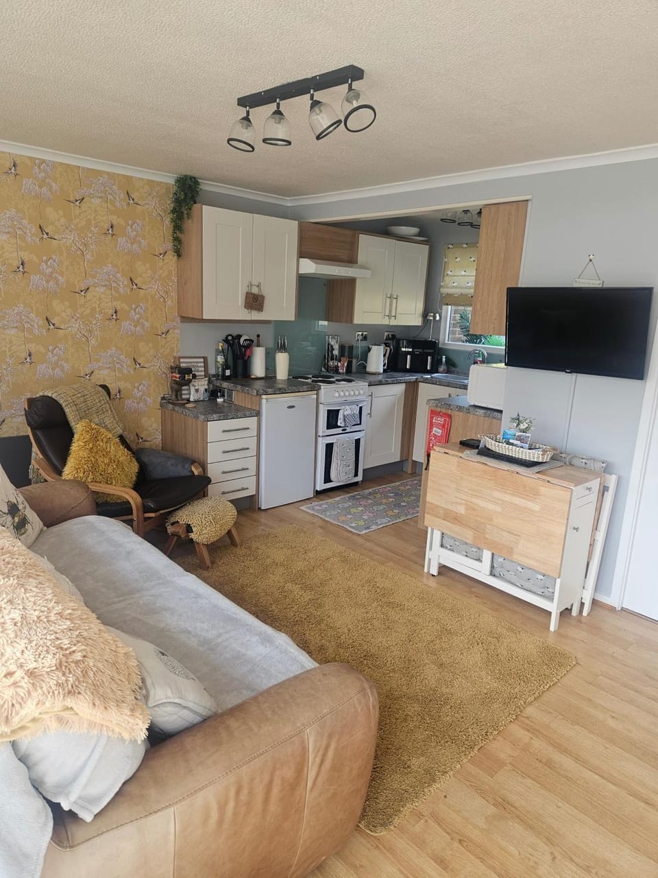 TV and multimedia, Kitchen or kitchenette, Seating area, Dining area, dishwasher, oven