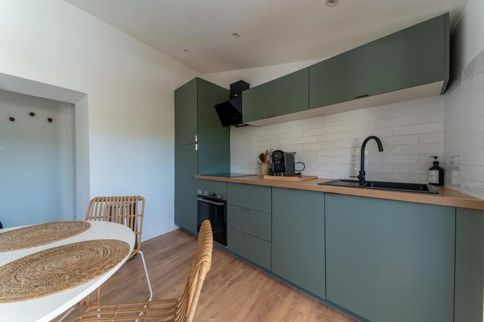 Le Colombier Jacuzzi et Terrasse Tropezienne Apartment in Besse-sur-Issole