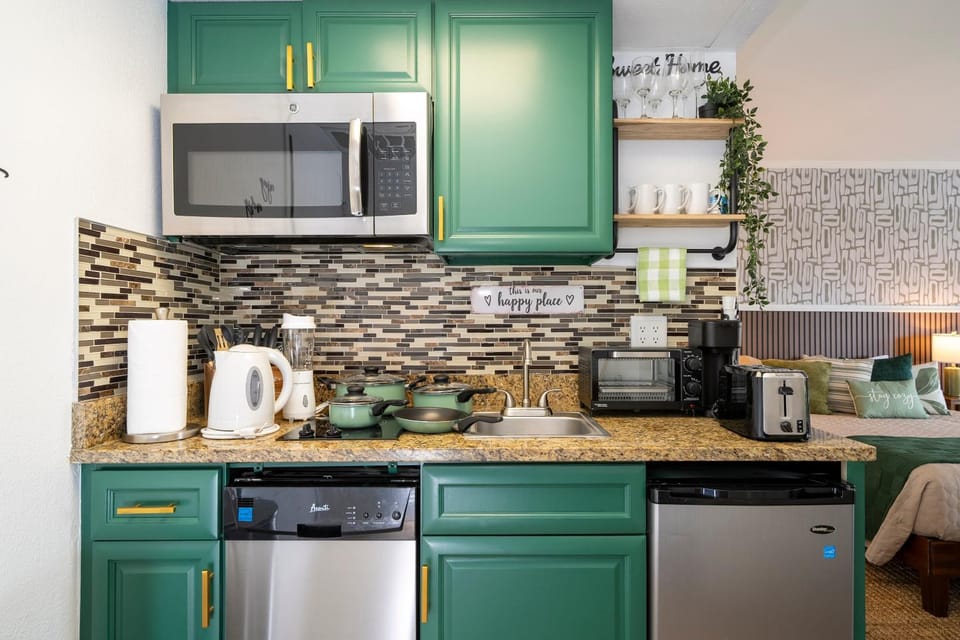 Kitchen or kitchenette