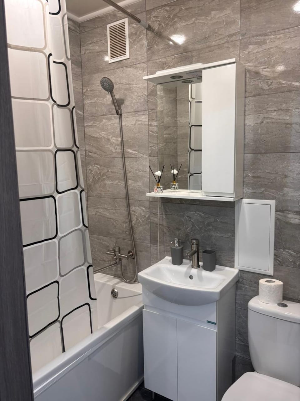 Апартаменти на Артемі, біля басейну Apartment in Dnipropetrovsk Oblast