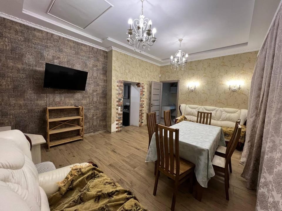 Femily Haven 5-Room Apartment Apartment in Odessa