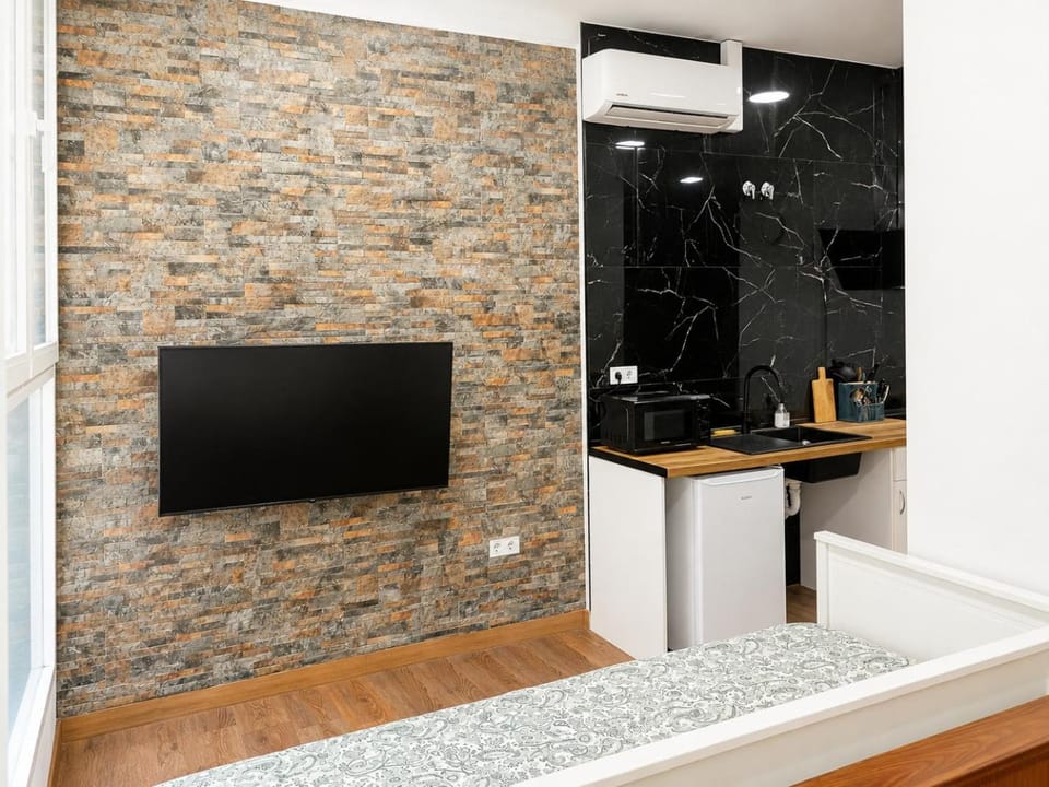 TV and multimedia, Kitchen or kitchenette