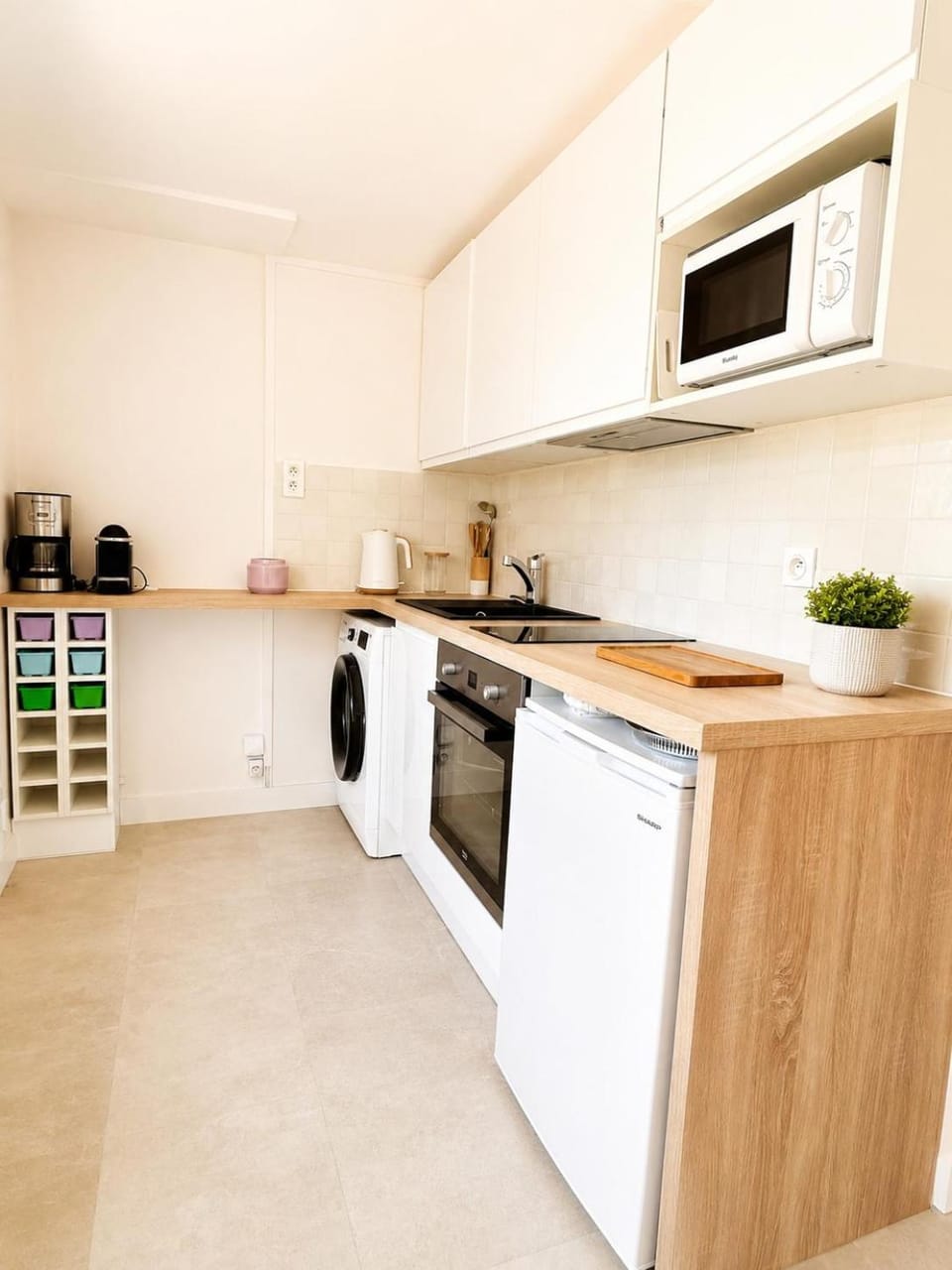 Kitchen or kitchenette