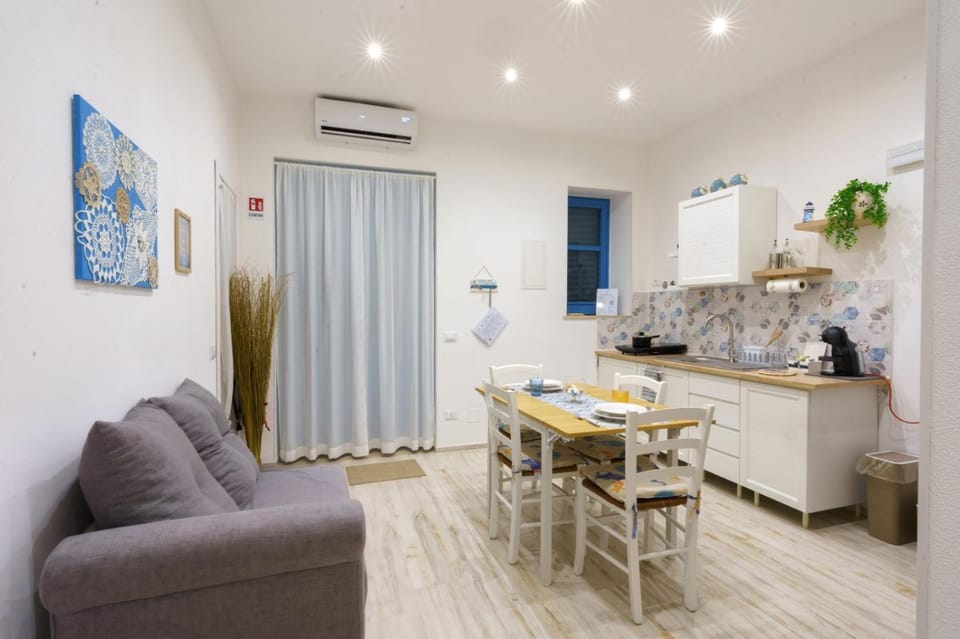 Kitchen or kitchenette, Living room, Seating area, Dining area, air conditioner