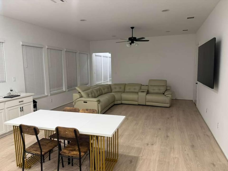 Communal lounge/ TV room, Dining area
