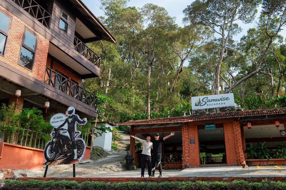 Property building, Day, People, Garden view, Street view, group of guests