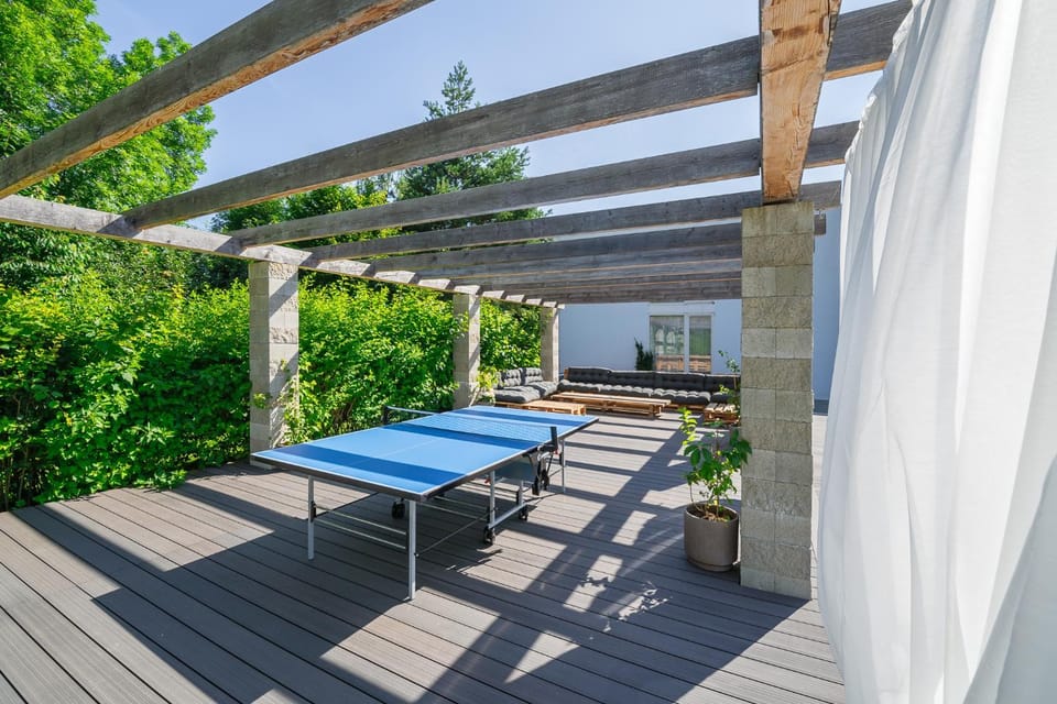 Garden, Table tennis
