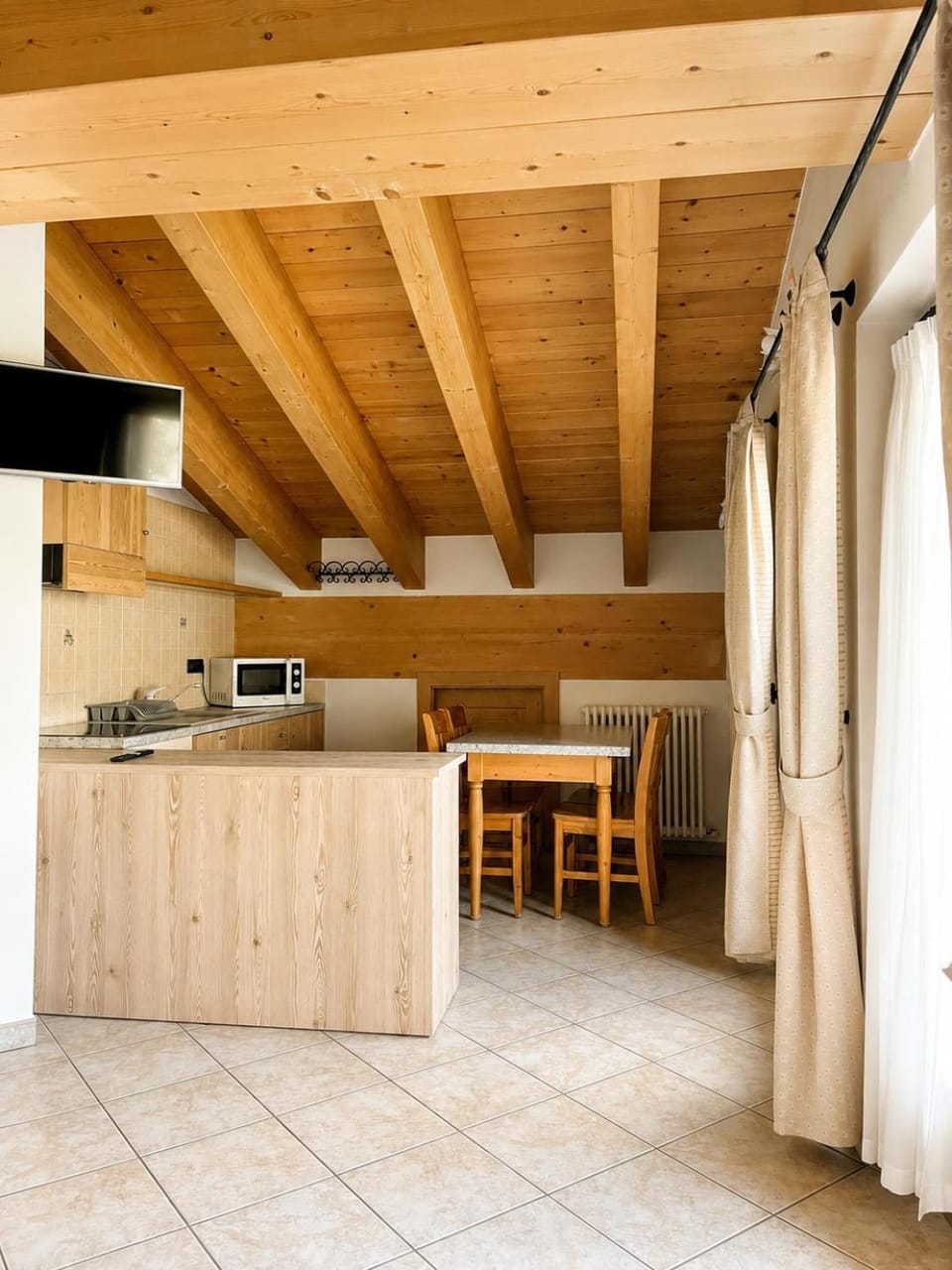 Kitchen or kitchenette, Dining area, pet friendly, stove