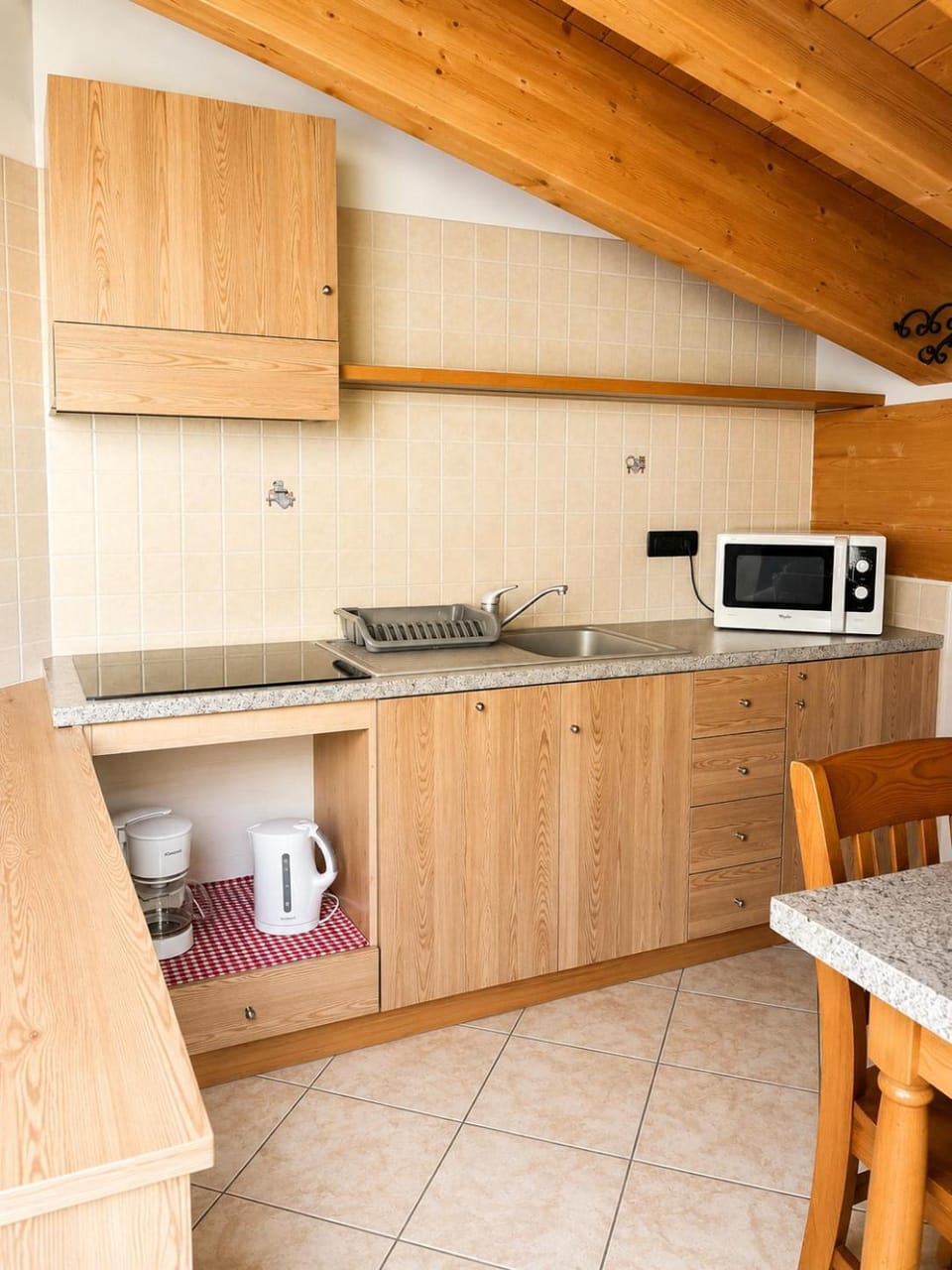 Coffee/tea facilities, Kitchen or kitchenette, Dining area, dishwasher, pet friendly, stove