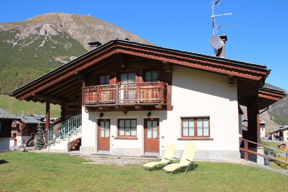 Property building, Day, Mountain view