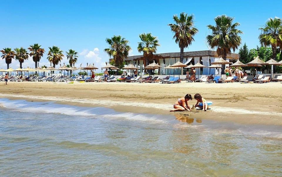 Ruhiges Ferienhaus Strand und Natur Karpen & Golem Apartment in Tirana County, Albania