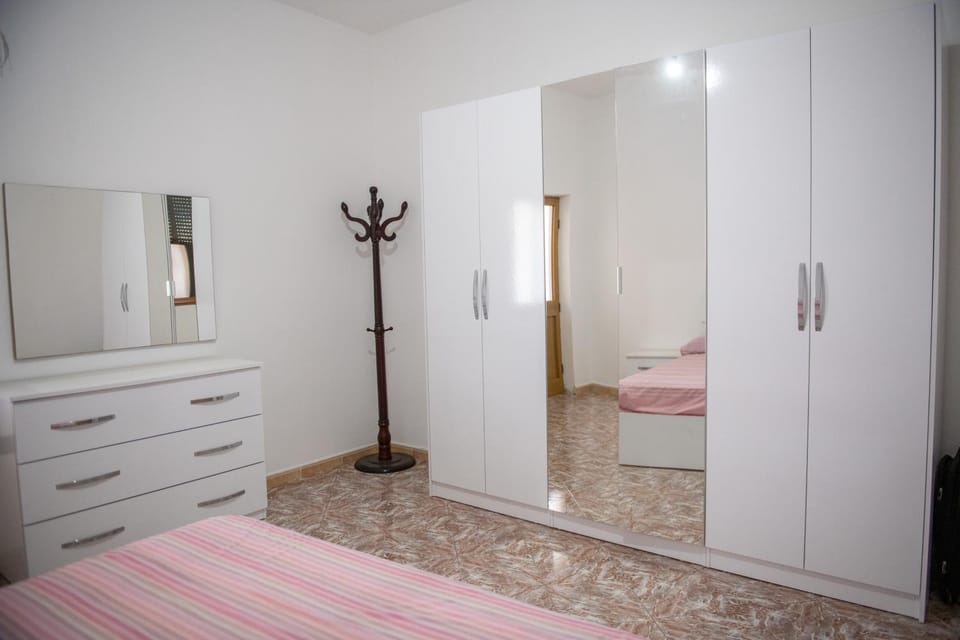 Ruhiges Ferienhaus Strand und Natur Karpen & Golem Apartment in Tirana County, Albania
