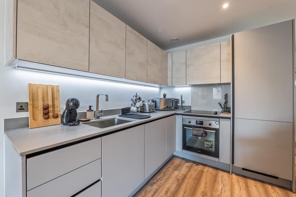 Central 2 BR Sleeps 8 Near Elizabeth line, Heathrow, Windsor, Legoland Apartment in Slough