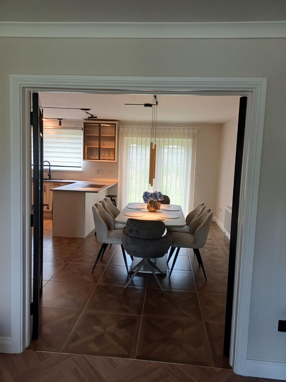 Kitchen or kitchenette, Dining area