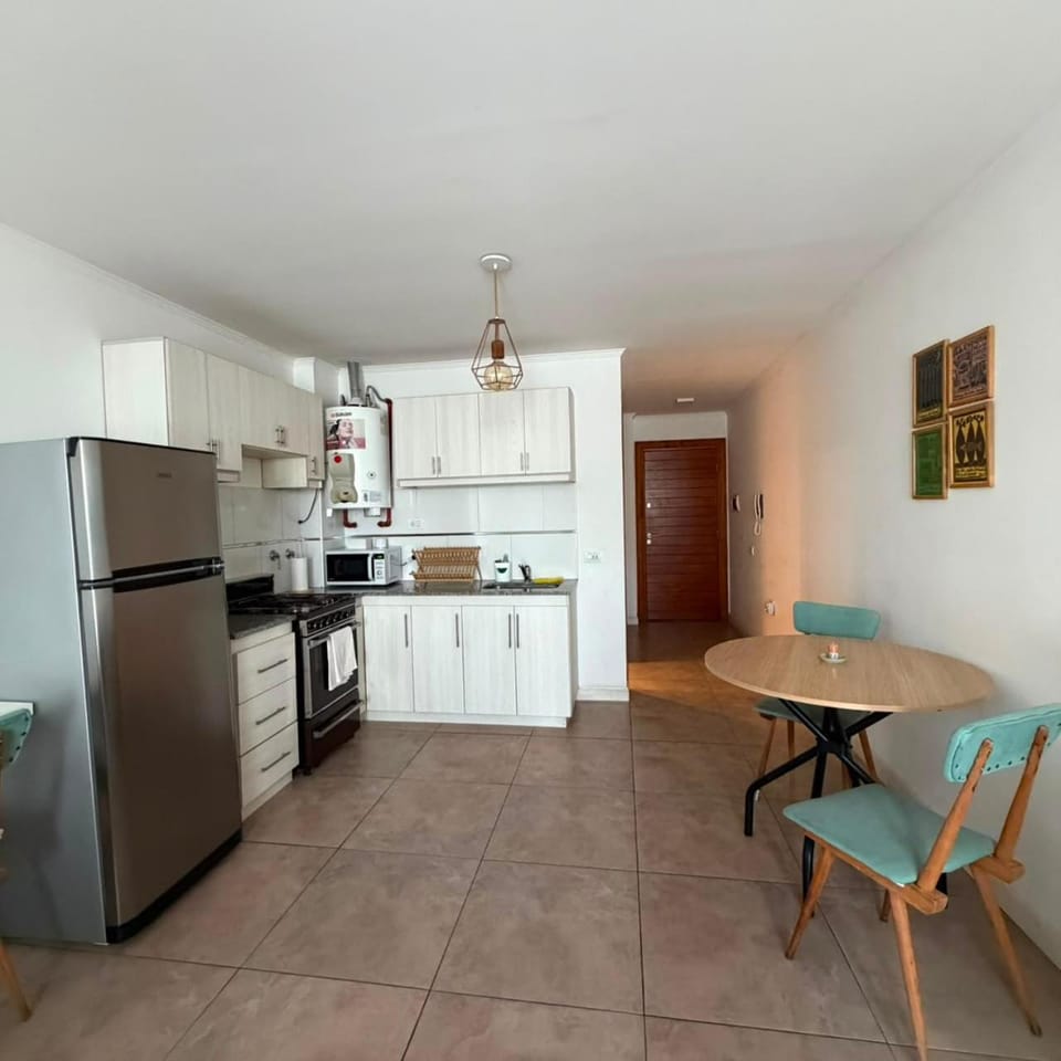 Kitchen or kitchenette, Dining area, oven