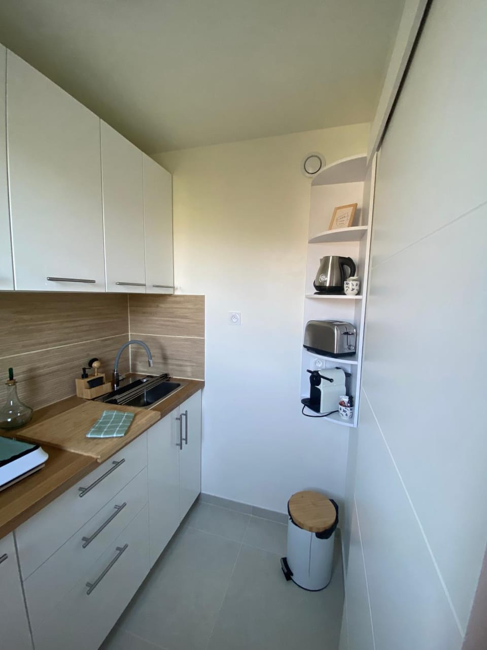 Coffee/tea facilities, Kitchen or kitchenette, stove, toaster