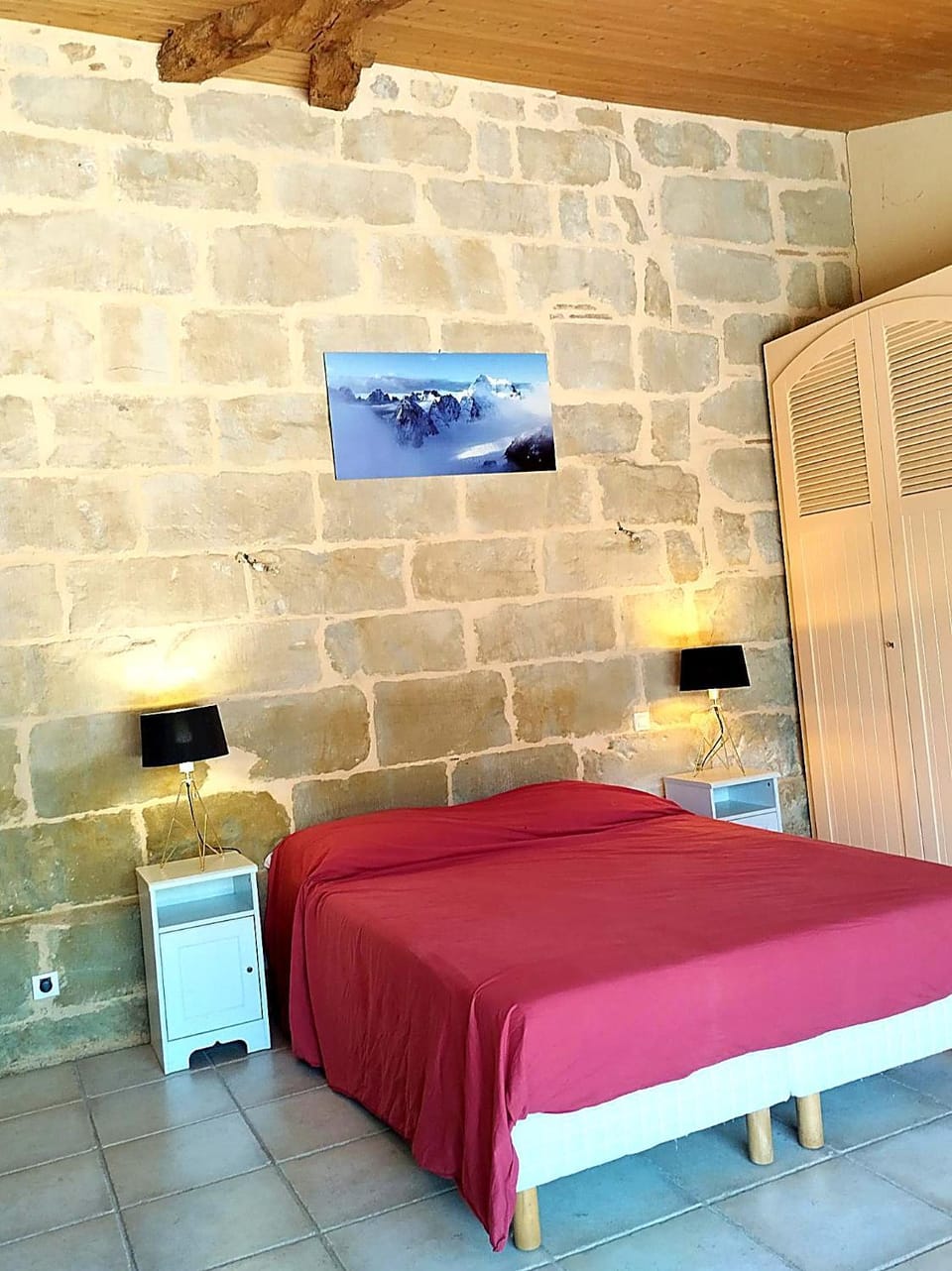 Photo of the whole room