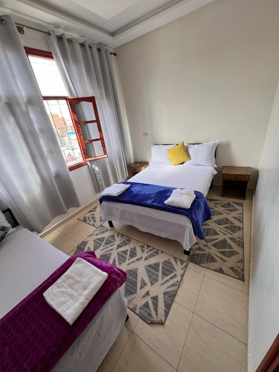 Bed, Bedroom, towels