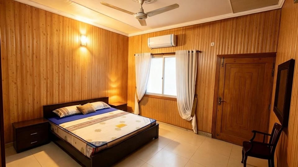 Photo of the whole room, Bedroom