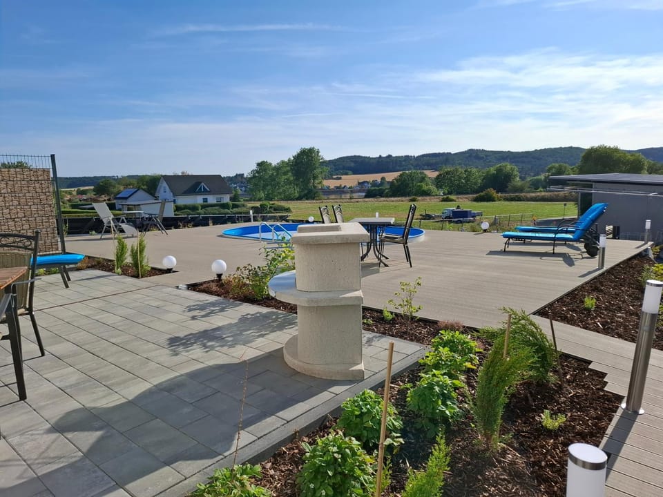 Natural landscape, Garden, Balcony/Terrace, Lake view, Pool view, Swimming pool