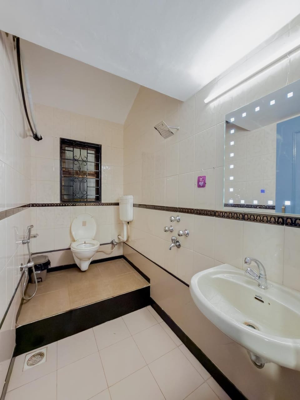 BAASTIAN VILLA - Mountain View l Spacious Pool Area l BBQ l Prime Location Villa in Lonavla