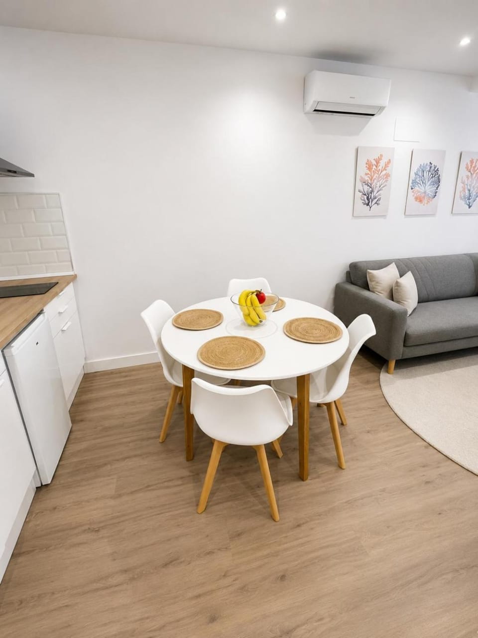 Kitchen or kitchenette, Living room, Seating area, Dining area, air conditioner