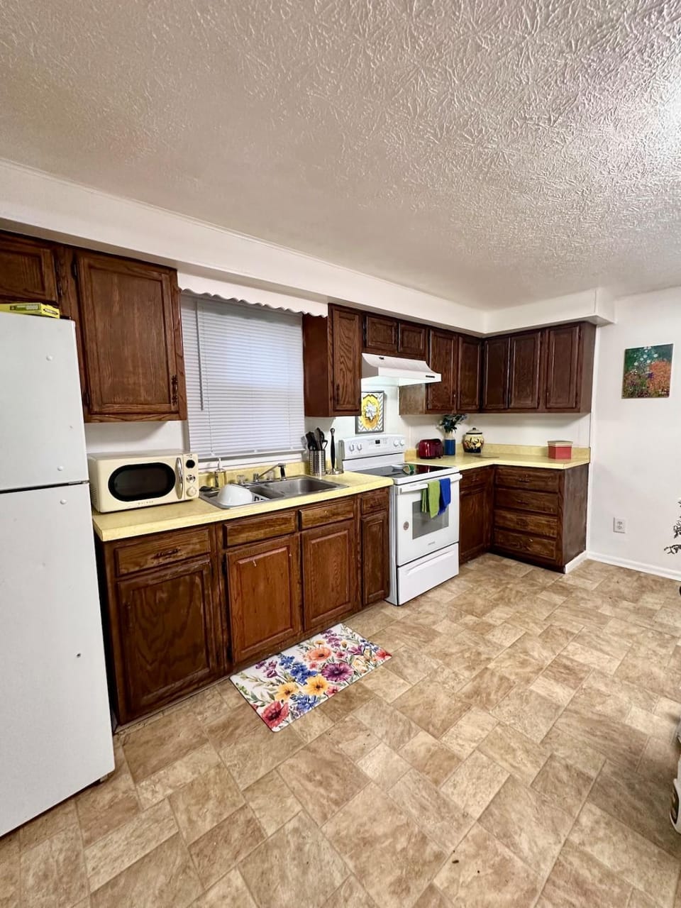 Walk to Downtown & IU - Charming 3 BR Cottage House in Bloomington