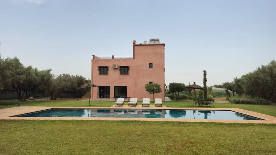 Property building, Spring, Day, Natural landscape, Garden, Garden view, Pool view, Swimming pool, sunbed