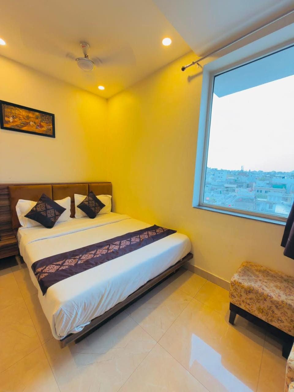 Bed, Natural landscape, Living room, Photo of the whole room, Seating area, Bedroom