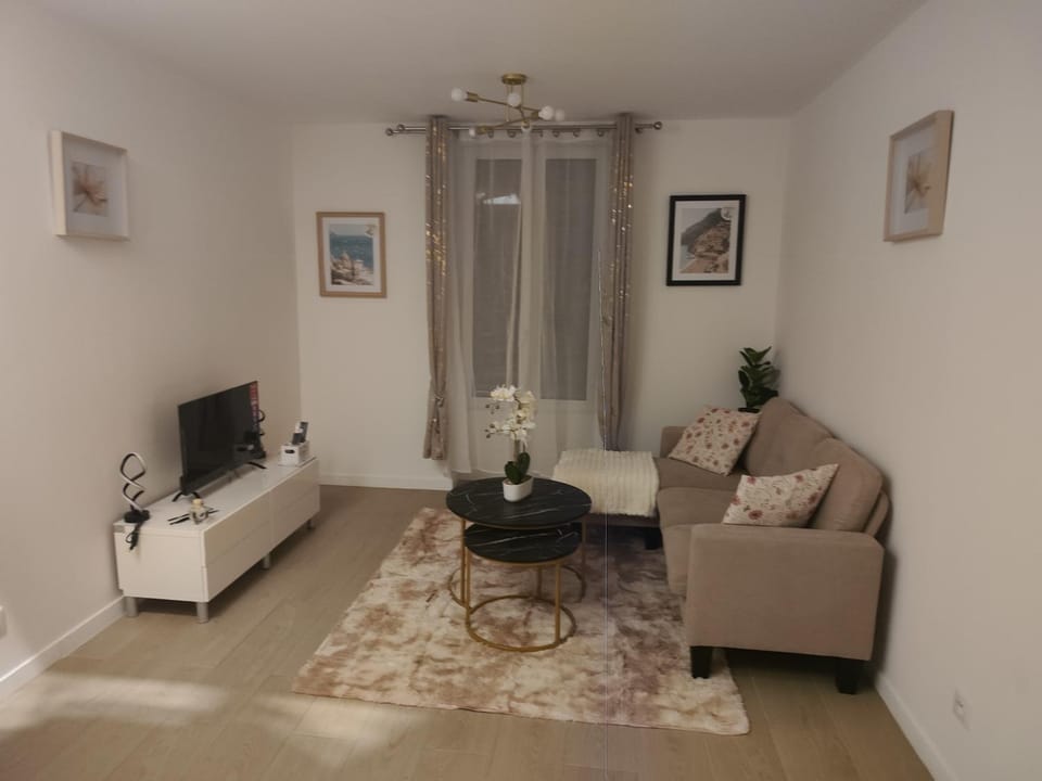 LaBulle Cozy, air-conditioned duplex near Paris Apartment in Île-de-France