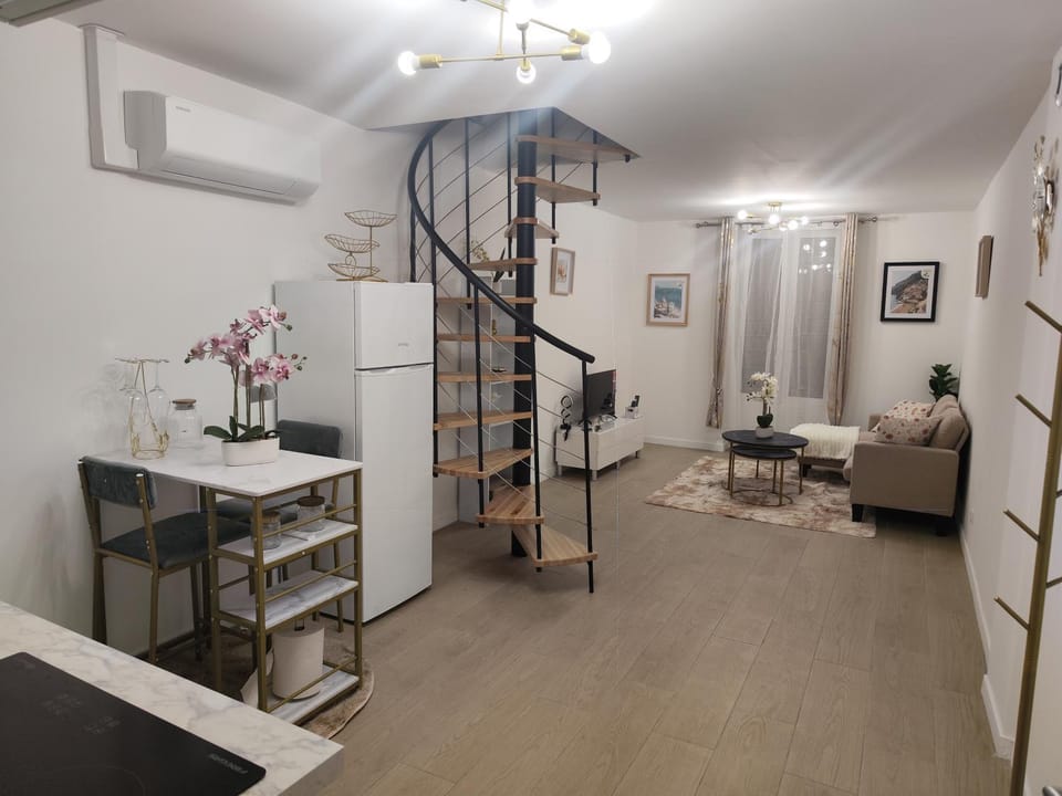 LaBulle Cozy, air-conditioned duplex near Paris Apartment in Île-de-France