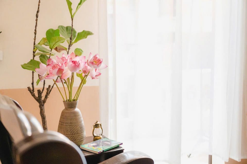 Seating area, Bedroom
