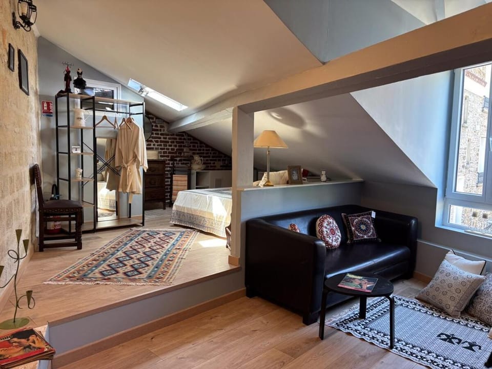 Bed, Living room, Bedroom