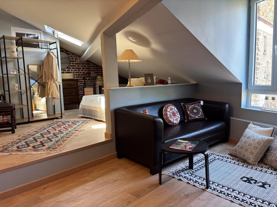 Bed, Living room, Bedroom