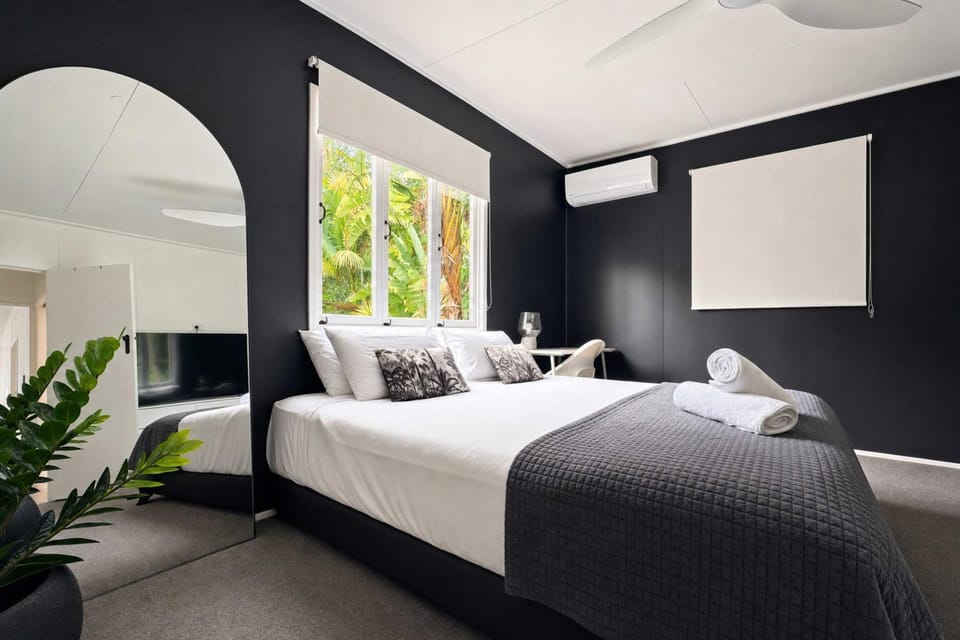 3BR Burleigh Beach Home House in Burleigh Heads